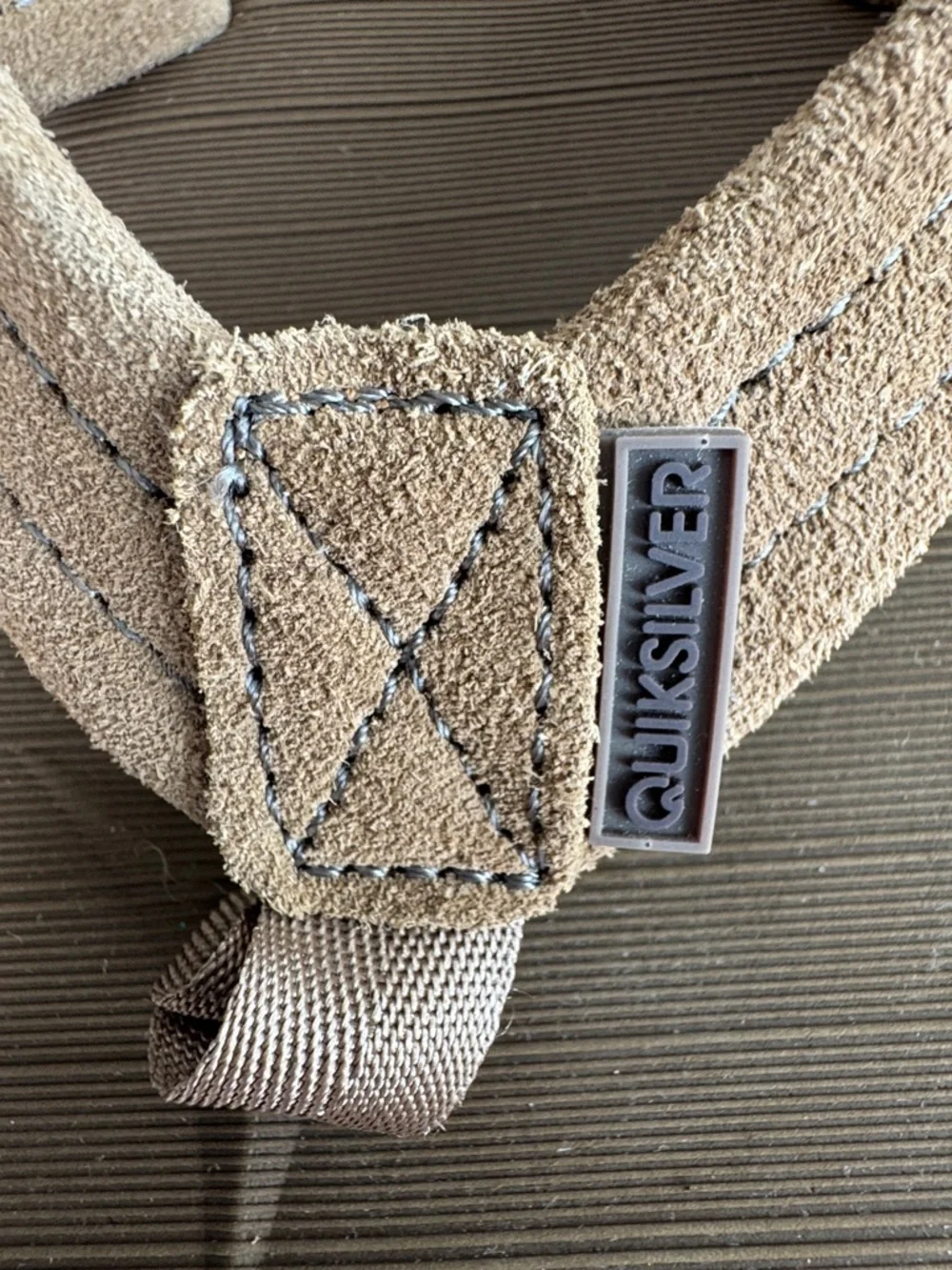 NWOT Quiksilver Carver Suede Core Tan Brown Youth Flip Flop Sandals Size 5
